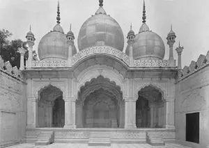 Plate Ltd Gallery: Delhi. The Moti Musjid or Pearl Mosque, c1910. Creator: Unknown