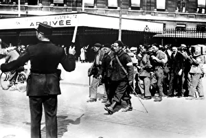 Train Station Prints: Demobilised French soldiers arriving at the Gare d Austerlitz, Paris, 1945(?)