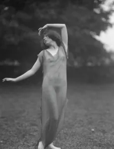 Desha, 1921 Creator: Arnold Genthe