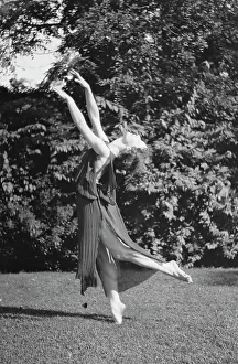 Head Back Prints: Desha dancing in Port Washington, 1921 Aug. 21. Creator: Arnold Genthe