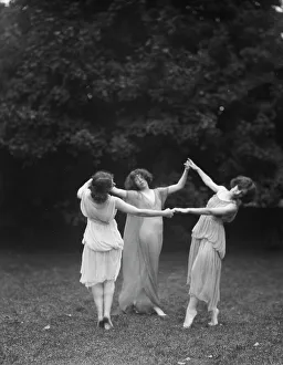Desha, Leah, and Grace, 1921 Aug. 19. Creator: Arnold Genthe