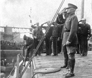 Farewell Prints: Deux departs; le salut d'adieu du general Pershing a la France, 1919. Creator: Unknown