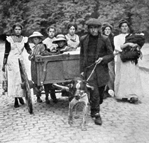 Displaced Person Prints: Devant l'envahisseur; Beaucoup