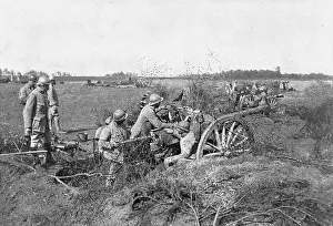 Devant Montdidier; Batterie de 75 en position, 1918. Creator: Unknown