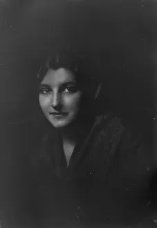 Devine, Edward L. Mrs. portrait photograph, 1917 Oct. 18. Creator: Arnold Genthe