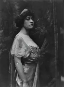 Child Prodigy Prints: Deyo, Ruth, Miss, portrait photograph, 1913. Creator: Arnold Genthe