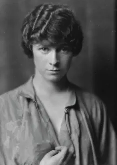 Dickerson, Dorothy, Miss, portrait photograph, 1914 July 7. Creator: Arnold Genthe