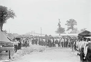 50th Anniversary Prints: Dinner Hour - Gettysburg, 1913. Creator: Bain News Service