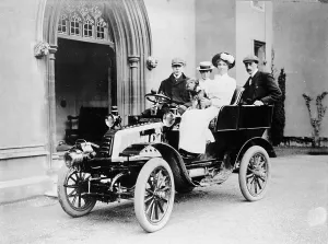 De Dion car and passengers, c1902