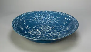 Dish with Chrysanthemums and Stylized Floral Scrolls, Ming dynasty (1368-1644) Dish with Chrysanthemums and Stylized Floral Scrolls, Ming dynasty (1368-1644)