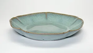 Dish with Floral Petal Rim, Qing dynasty (1644-1911), Yongzheng period (1723-1735)