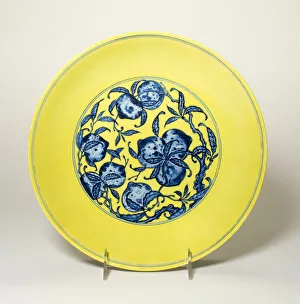 Convolvulus Arvensis Prints: Dish with Peaches and Morning Glory, Qing dynasty (1644-1912), probably 19th century