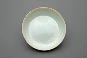 Dish with Sketchy Floral Scrolls, Song dynasty (960-1279). Creator: Unknown