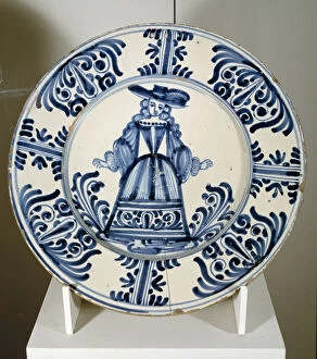 Ceramica Pintada Gallery: Dish of the Transition Series, Catalan dishes with blue decoration