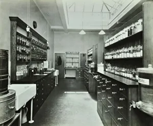 Dispensary Prints: Dispensary for out-patients, Hammersmith Hospital, London, 1935