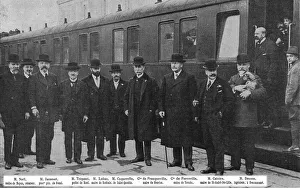 Dix otages Francais rendus far l'Allemagne. 1916. Creator: Unknown