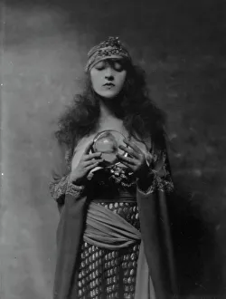 Dolly sister, portrait photograph, 1916. Creator: Arnold Genthe