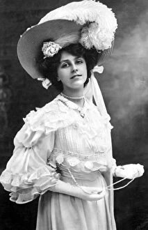 Beagles Gallery: Dora Barton (1884-1966), English actress, 1900s.Artist: J Beagles & Co