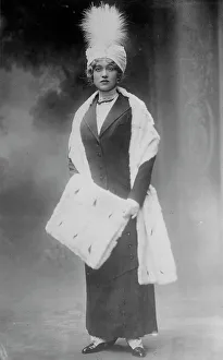 Muff Prints: Dorothea A. MacVane, 1914. Creator: Bain News Service