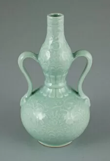 Handles Collection: Double-Gourd Vase with Incurved Loop Handles, Qing dynasty, Yongzheng period (1723-1735)
