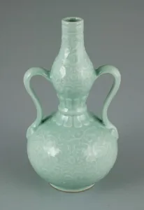 Handles Collection: Double-Gourd Vase with Incurved Loop Handles, Qing dynasty, Yongzheng period (1723-1735)