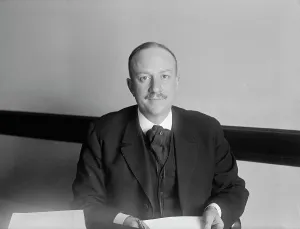 Dr. Hollis Godfrey, Chairman, Com. On Eng. & Ed. C.N.D. 1917. Creator: Harris & Ewing. Dr. Hollis Godfrey, Chairman, Com. On Eng. & Ed. C.N.D. 1917. Creator: Harris & Ewing