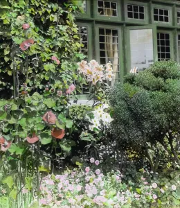 Dr. Peter Brown Wyckoff house, Gin Lane, Southampton, New York, 1914. Creator: Frances Benjamin Johnston