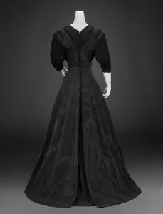 Fashion Industry Prints: Dress (possibly for mourning), about 1910. Creator: Unknown