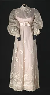 Dress worn by Diahann Carroll on the television show Julia, 1968-1971 Dress worn by Diahann Carroll on the television show Julia, 1968-1971
