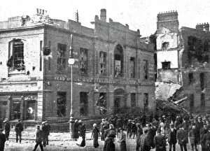 Uprising Collection: 'Dublin Apres L'Emeute; Liberty Hall, quartier general des insurges, qui fut bombarde par... 1916