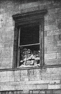 Uprising Collection: 'Dublin Apres L'Emeute; Une fenetre du Palais de Justice barricadee avec les livres de la... 1916