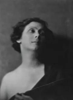 Duncan, Isadora, portrait photograph, between 1916 and 1918. Creator: Arnold Genthe