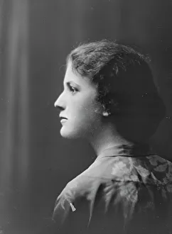 Duncan, Temple, Miss, portrait photograph, 1917 Aug. 27. Creator: Arnold Genthe