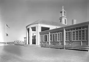 Us Flag Prints: The Dunes Club, Narragansett, Rhode Island, 1939. Creator: Gottscho-Schleisner, Inc