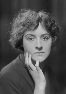 Dupell, Gladys, Miss, portrait photograph, 1916 Jan. 18. Creator: Arnold Genthe