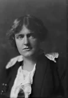 Dupont, Ellen, Miss, portrait photograph, 1915 July 2. Creator: Arnold Genthe