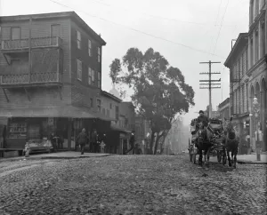 Dupont Street entrance to Chinatown, San Francisco, between 1896 and 1906. Creator: Arnold Genthe