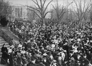 Images Dated 15th April 2008: Easter egg rolling, The White House, Washington DC, USA, 1908