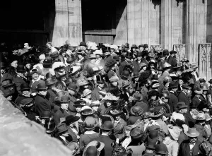 Sunday Best Prints: Easter - entering St. Thomas's, between c1910 and c1915. Creator: Bain News Service