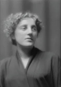 Eddington, Gertrude, Miss, portrait photograph, 1912 Feb. 29. Creator: Arnold Genthe