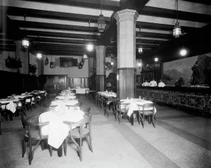 Edelweiss Cafe, bar room, Detroit, Mich. between 1905 and 1915. Creator: Unknown
