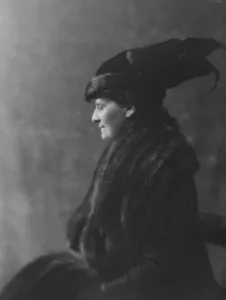 Edey, Fred, Mrs. portrait photograph, 1916. Creator: Arnold Genthe