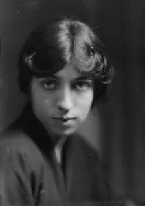 Intensity Prints: Edwards, Robert, Mrs. portrait photograph, 1914 Apr. 9. Creator: Arnold Genthe