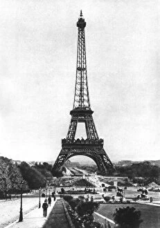 Ernest Flammarion Gallery: The Eiffel Tower from Trocadero, Paris, 1931.Artist: Ernest Flammarion