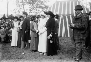 Coats Prints: Elise W. Ladew and Mrs. W.R. Grace, between c1910 and c1915. Creator: Bain News Service