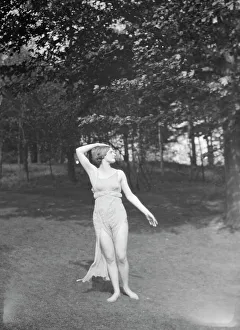 Duncan Elizabeth Prints: Elizabeth Duncan dancers, between 1916 and 1941. Creator: Arnold Genthe