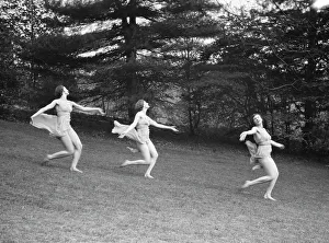 Duncan Elizabeth Prints: Elizabeth Duncan dancers, between 1916 and 1941. Creator: Arnold Genthe