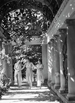 Elizabeth Duncan dancers, between 1916 and 1941. Creator: Arnold Genthe