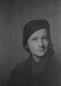 Elizabeth Gordon, portrait photograph, 1932 Nov. Creator: Arnold Genthe