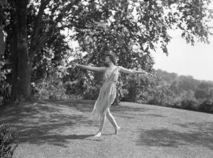 Dufour Elsie Prints: Elsie Dufour dancer, between 1918 and 1920. Creator: Arnold Genthe